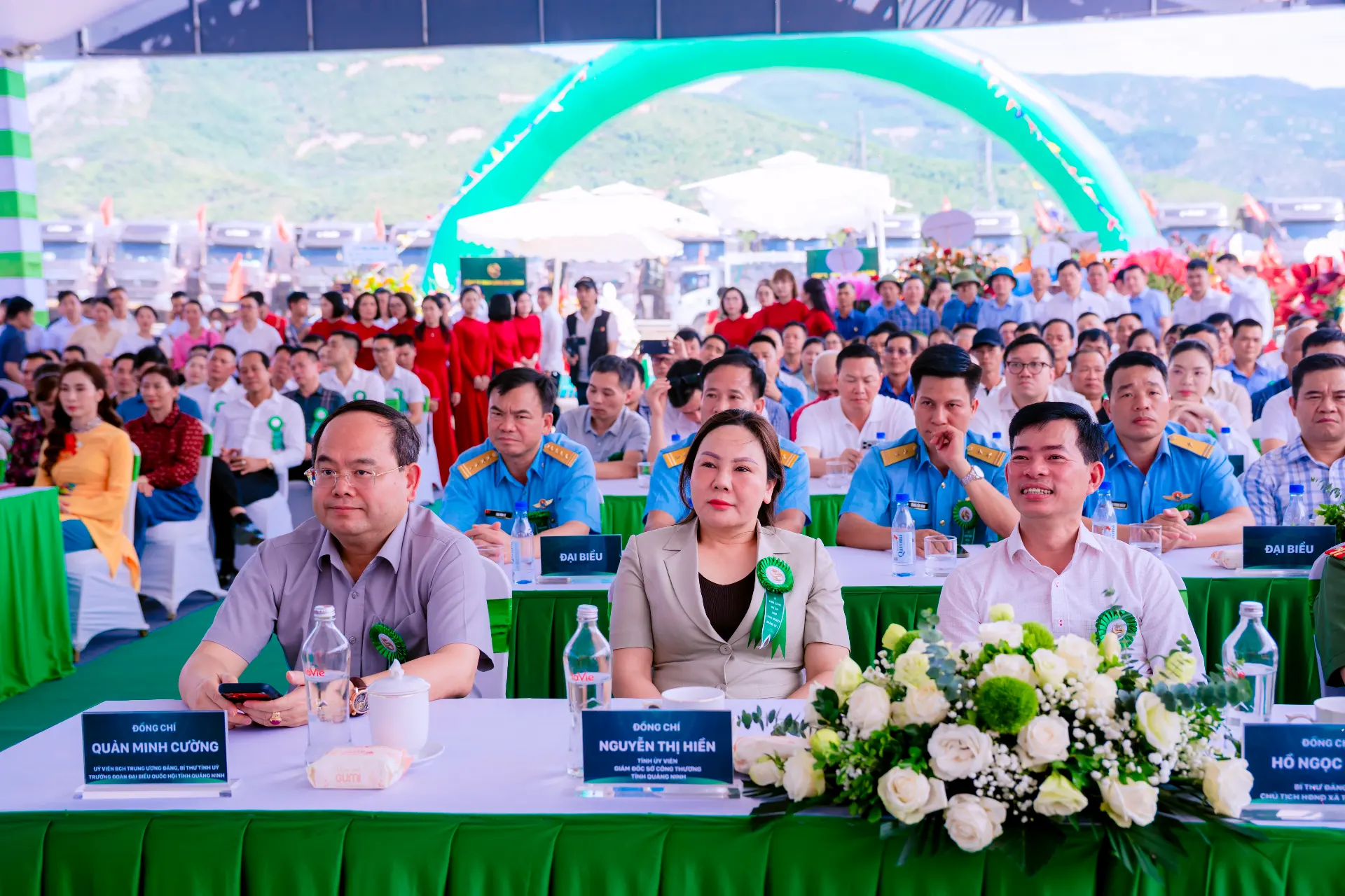 Đồng chí Quản Minh Cường, Ủy viên Trung ương Đảng, Bí thư Tỉnh ủy, Trưởng Đoàn ĐBQH tỉnh; cùng các đại biểu