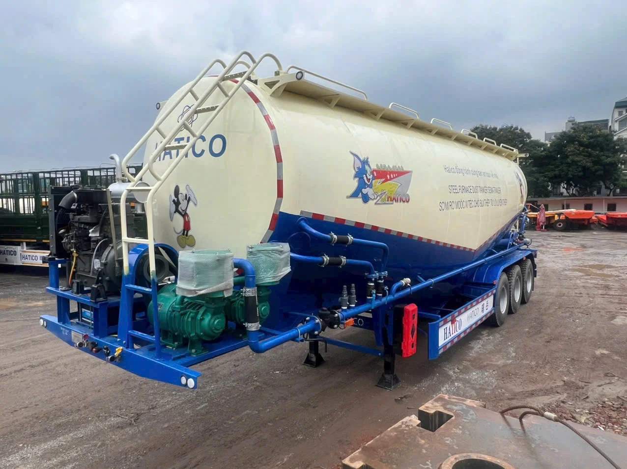Kinh nghiệm chọn mua xe đầu kéo và moóc chở xi măng chuyên dụng