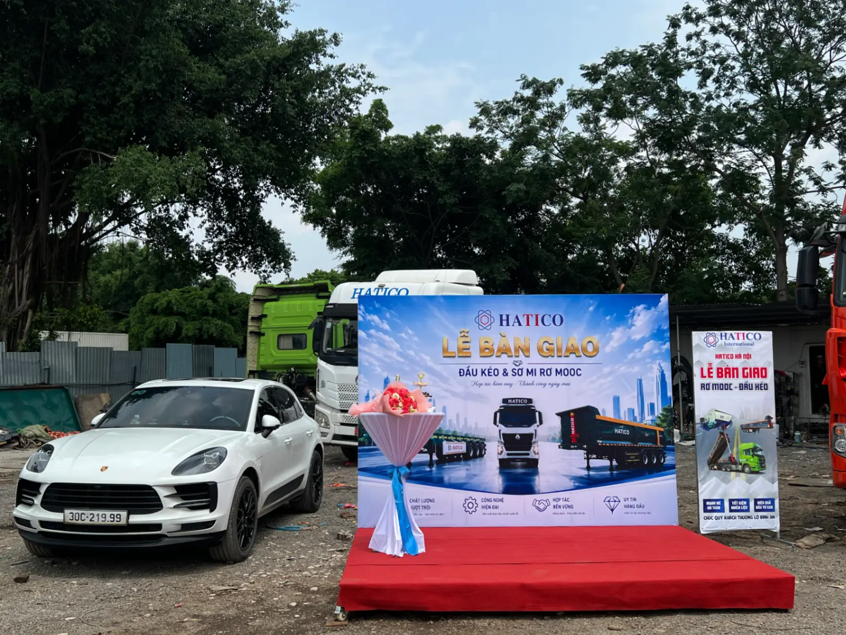 Khung cảnh tại lễ bàn giao