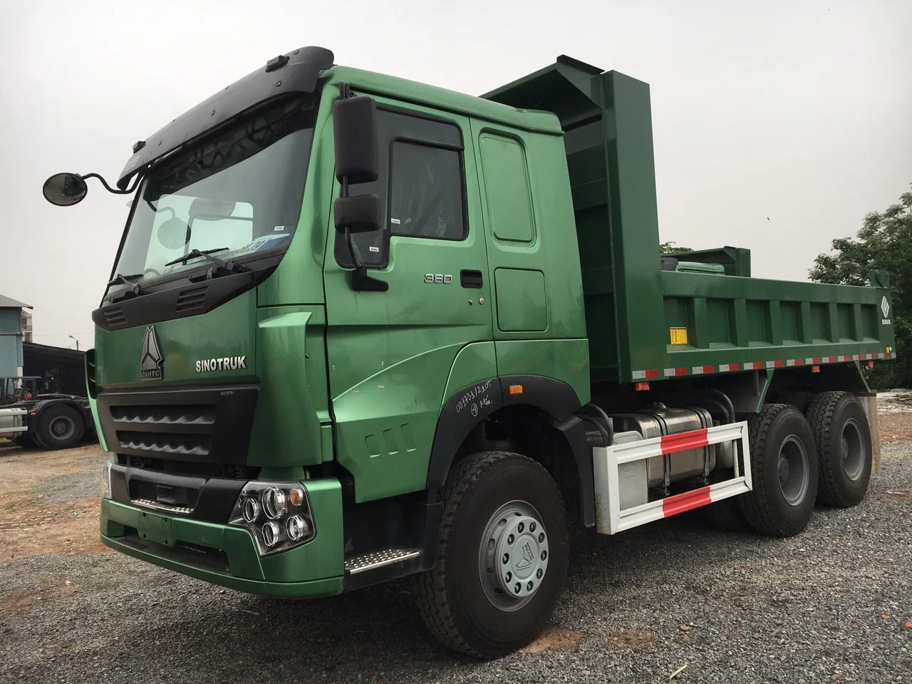 Xe ben Howo 6x4 380HP (Thùng Vuông)