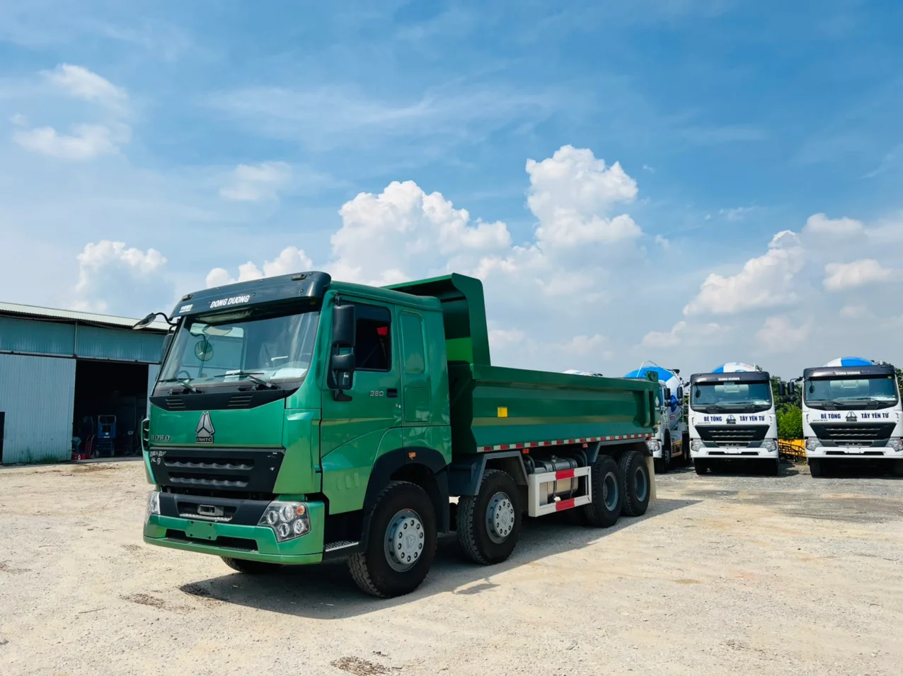 Xe ben Howo 8x4 380HP (Thùng Vuông)
